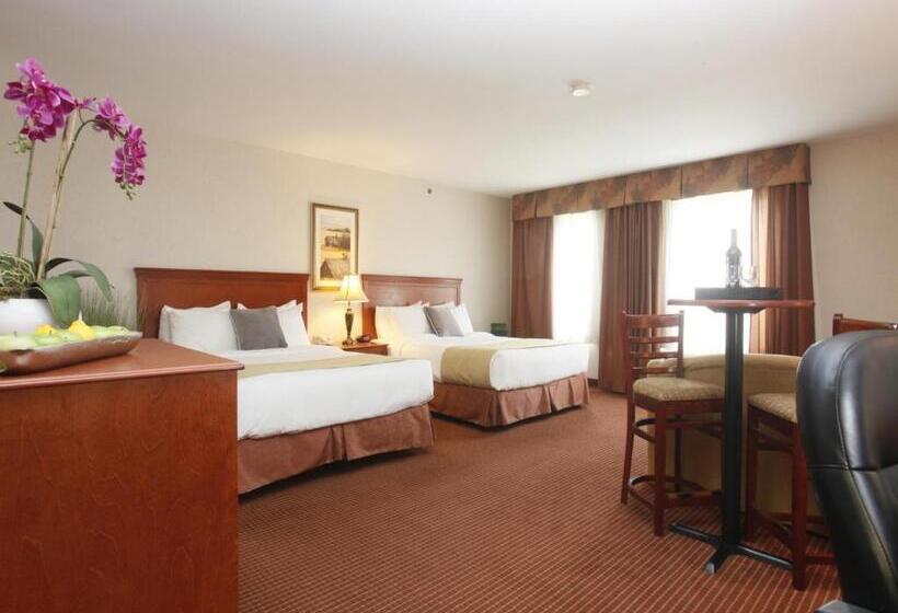 Номер Superior, Stonebridge Hotel Dawson Creek