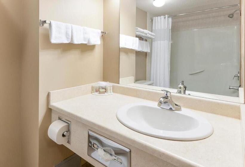Номер Стандарт, Super 8 By Wyndham Fort Saskatchewan