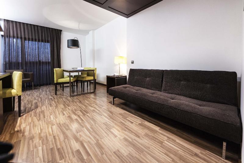 Люкс, Super 8 By Wyndham Fort Saskatchewan