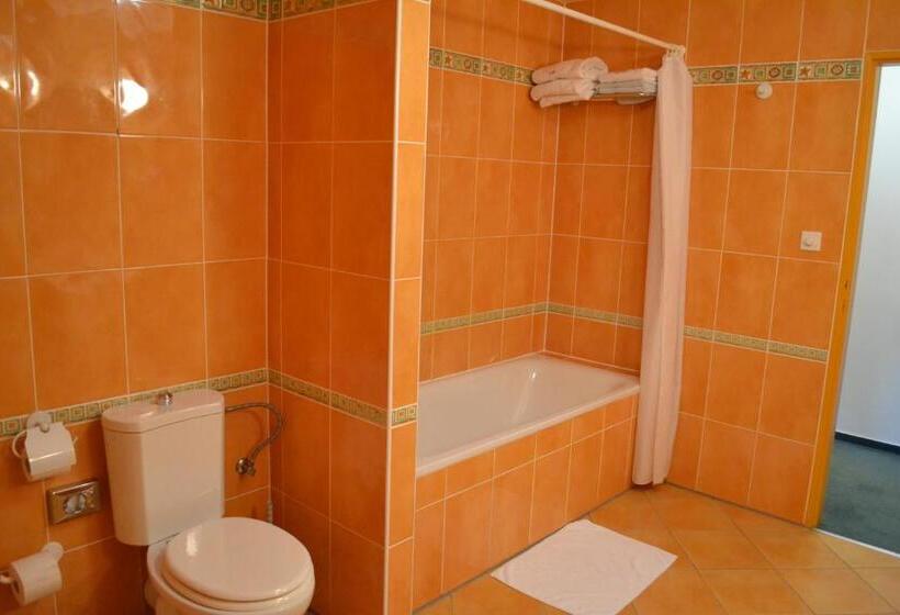 اتاق استاندارد سه نفره, Dvorak