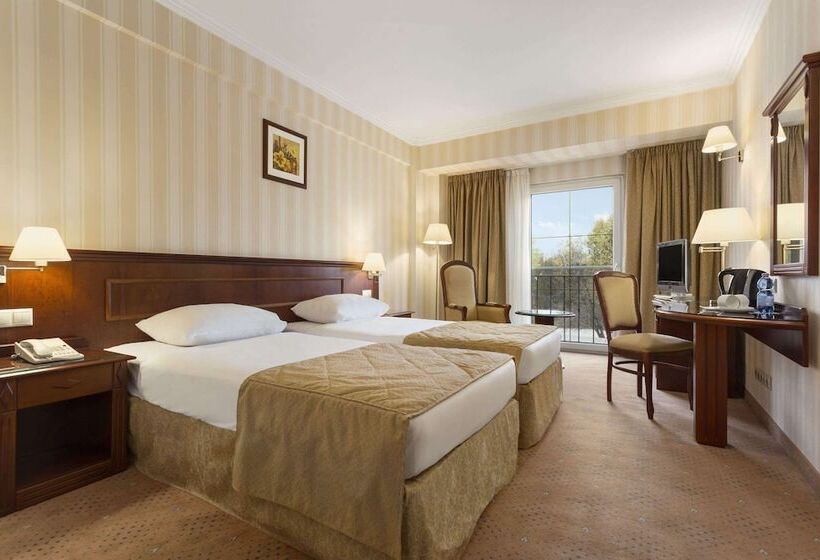 اتاق لوکس, Ramada Hotel & Suites By Wyndham Bucharest North