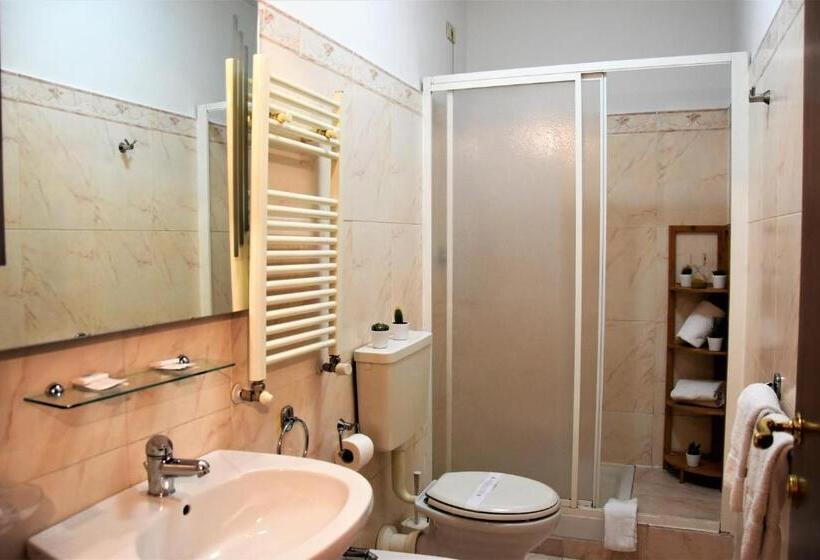 اتاق راحتی سه تخته, Soggiorno Madrid