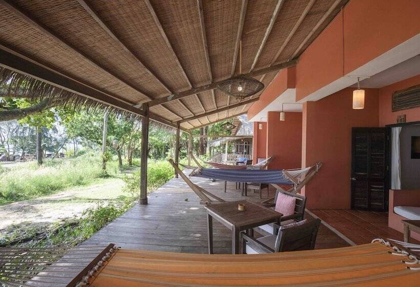 اتاق سوپریور با چشم‌انداز دریا, Mango Bay Resort