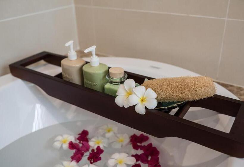 Comfort room with balcony, Pandanus Resort