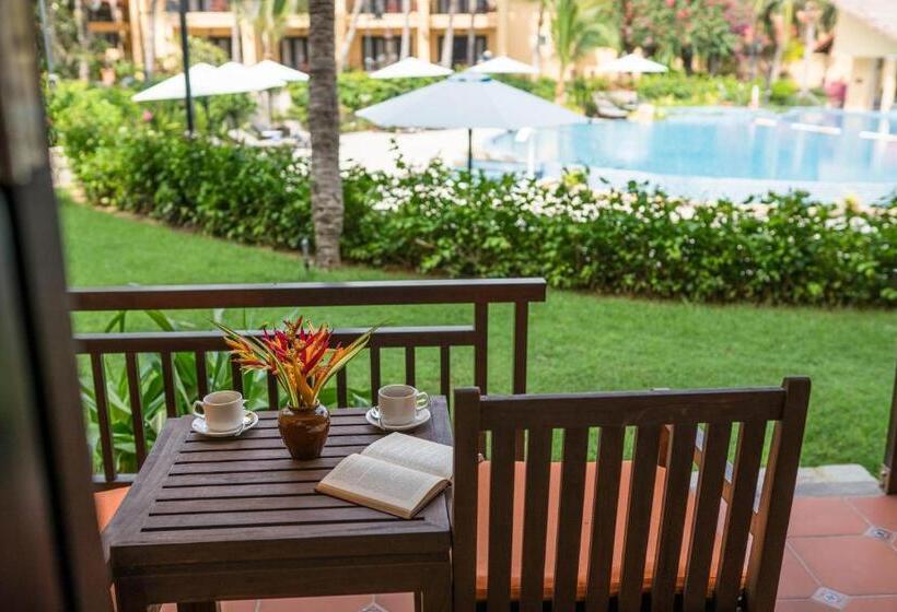 اتاق لوکس با بالکن, Pandanus Resort