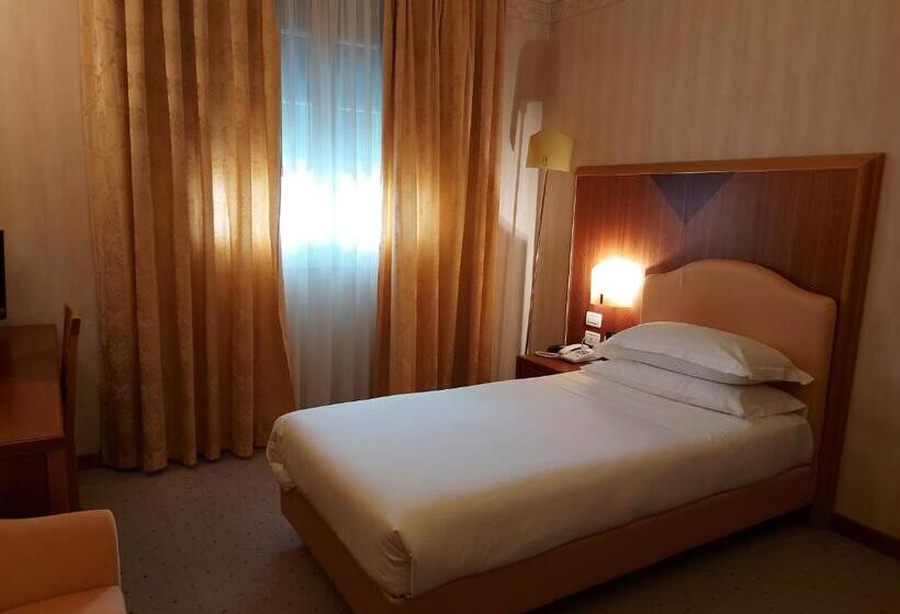 غرفة قياسية فردية, Phi Hotel Astoria