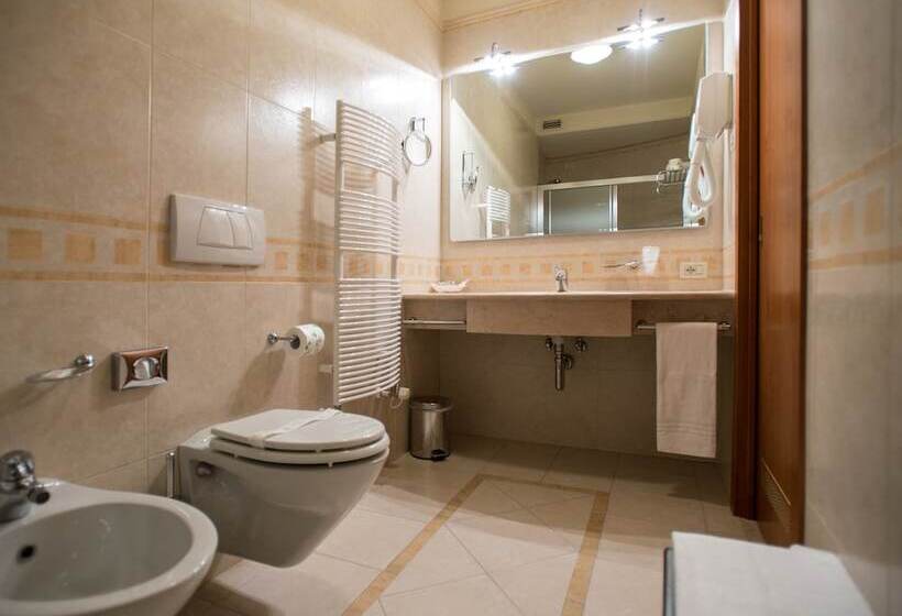 غرفة قياسية فردية, Phi Hotel Astoria