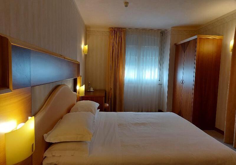 Номер Superior, Phi Hotel Astoria