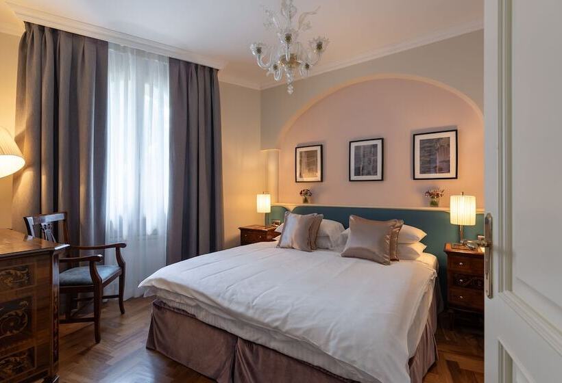 جناح جونيور مطل علي البحيرة, Villa Del Sogno