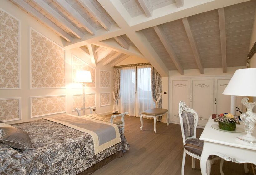 جناح جونيور مطل علي البحيرة, Villa Del Sogno