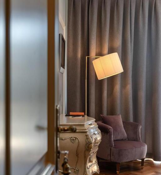 Superior room with lake view, Villa Del Sogno