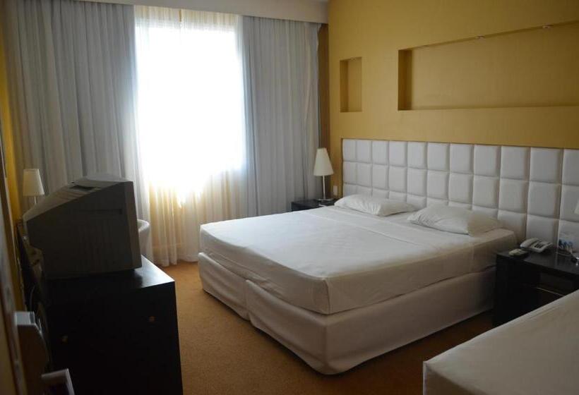 스위트, Favorita Golden Hotel E Eventos