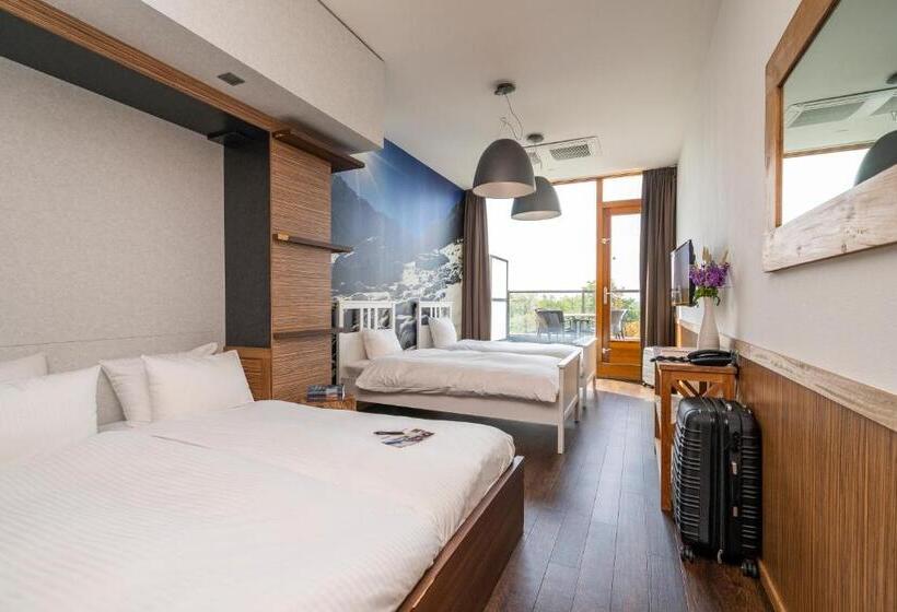 Полулюкс, Alpine Hotel Snowworld