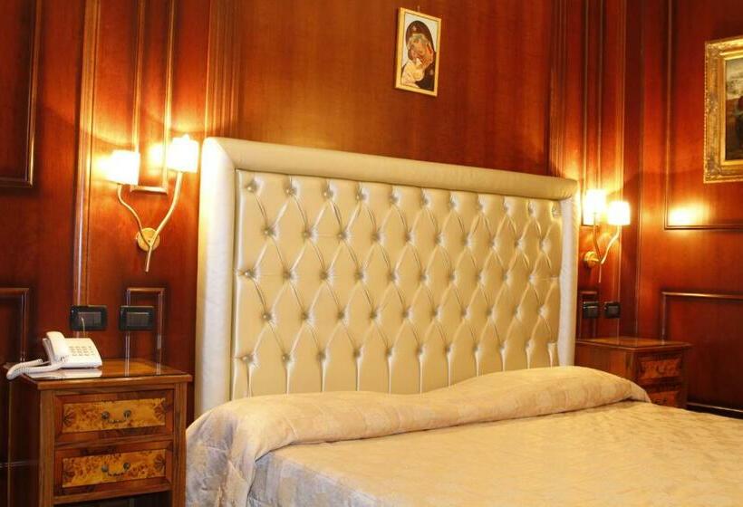 اتاق استاندارد سه نفره, Boutique Hotel Trevi