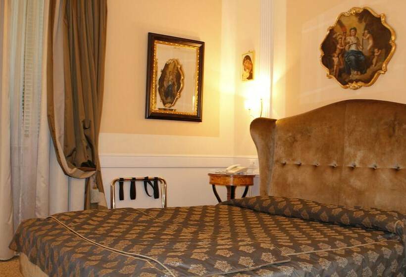 اتاق استاندارد سه نفره, Boutique Hotel Trevi