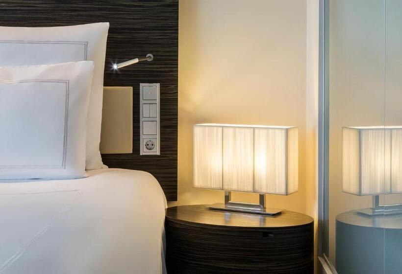 اتاق اجرایی با تخت بزرگ, Swissôtel Tallinn