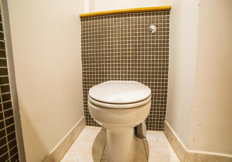 Quarto Estandar Individual, The Cleveland