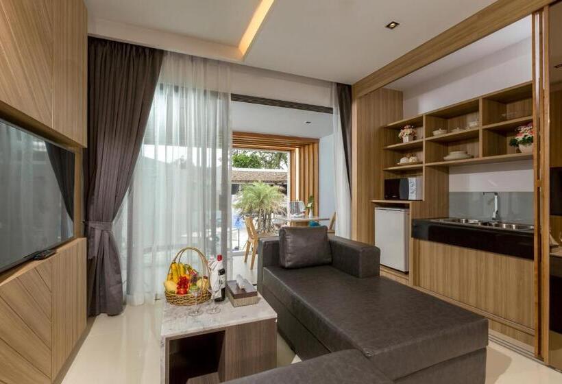 سوییت لوکس, Kudo Hotel & Beach Club