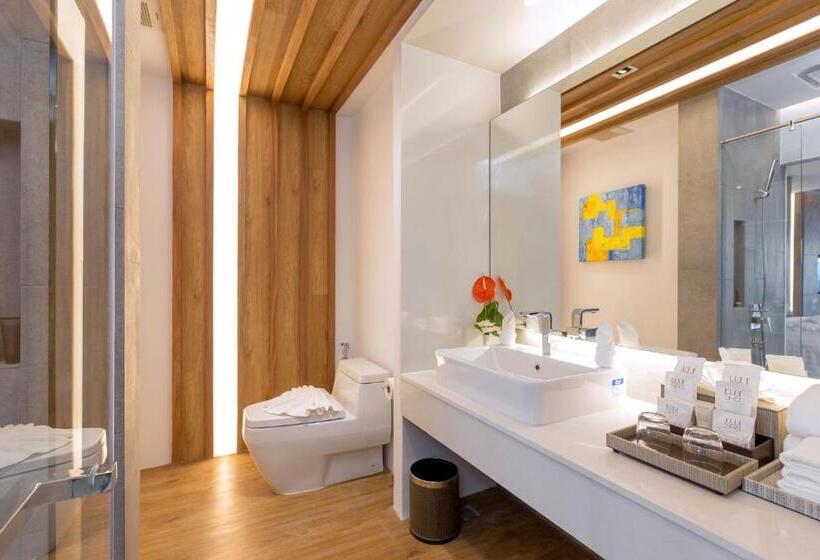 سوییت با چشم‌انداز استخر, Kudo Hotel & Beach Club