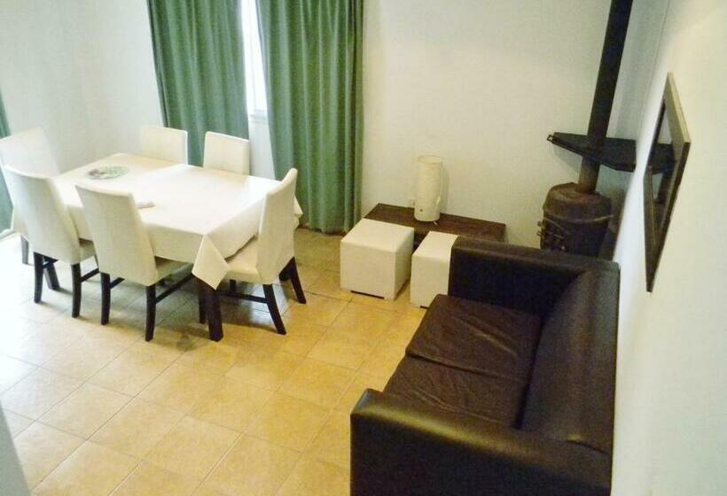 스탠다드 방갈로, Complejo Colon Village