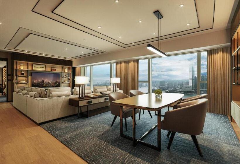 Deluxe Suite King Bed, Four Seasons Hotel Hong Kong