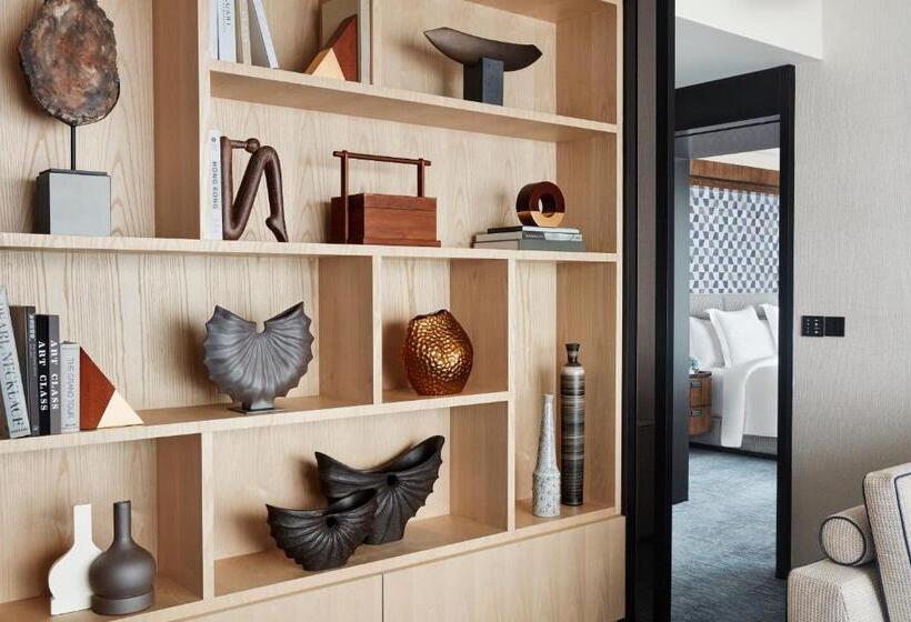 Superior suite with view, Four Seasons Hotel Hong Kong