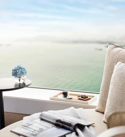 Superior suite with view, Four Seasons Hotel Hong Kong
