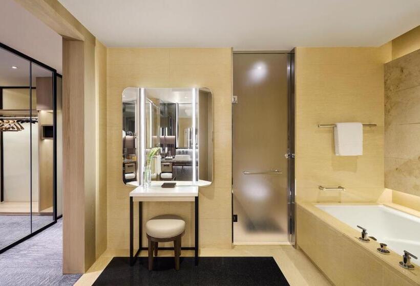 سوئیت پریمیوم, Four Seasons Hotel Hong Kong