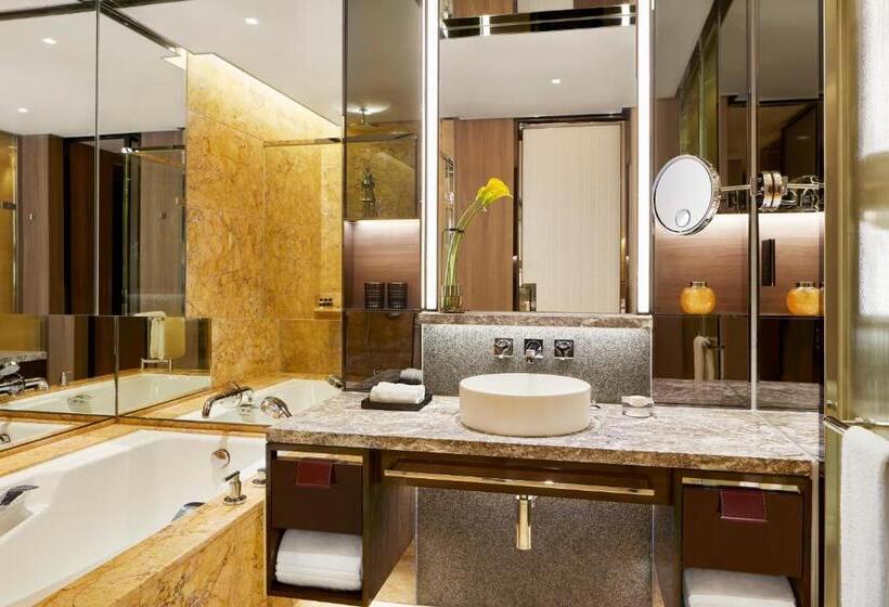 اتاق سوپریور با چشم‌انداز, Four Seasons Hotel Hong Kong