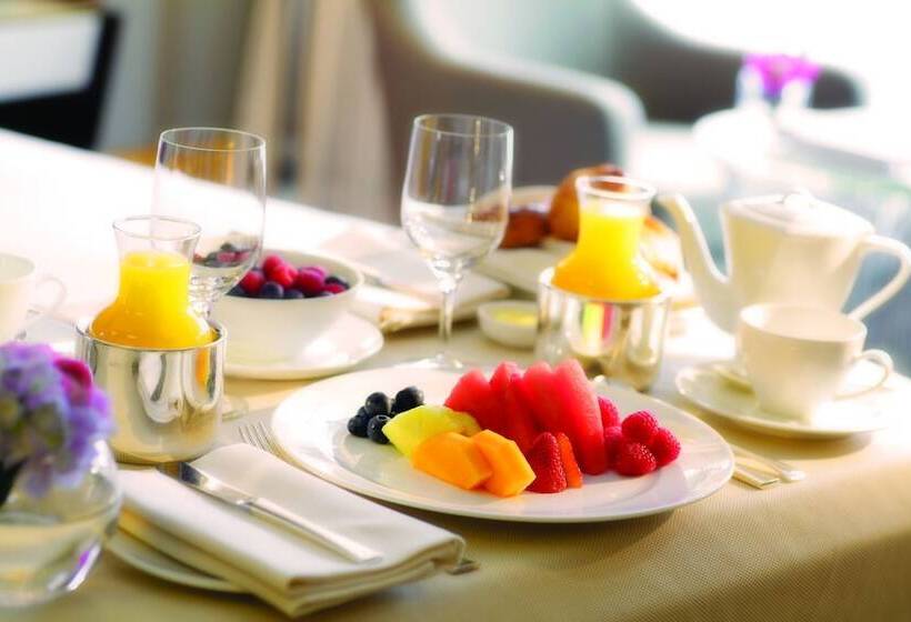 اتاق اجرایی با مشاهده, Four Seasons Hotel Hong Kong