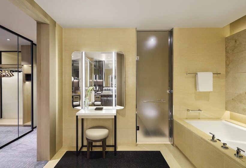 سوئیت پریمیوم, Four Seasons Hotel Hong Kong
