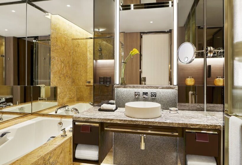 اتاق سوپریور با چشم‌انداز, Four Seasons Hotel Hong Kong