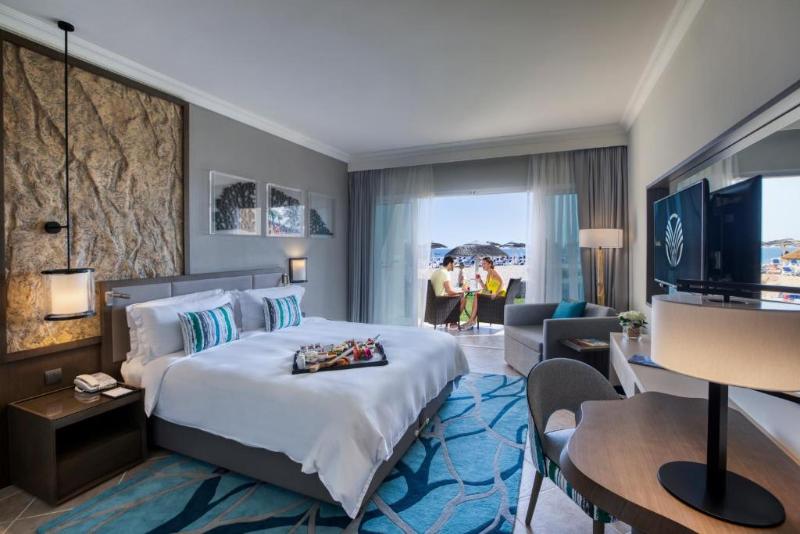 Номер Стандарт Вид на Море с Балконом, Fujairah Rotana Resort & Spa   Al Aqah Beach