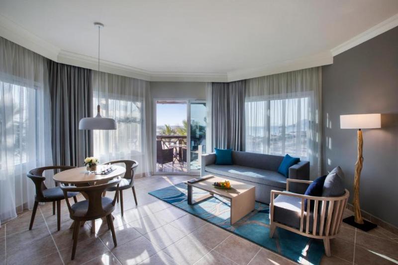 Номер Стандарт Вид на Сад, Fujairah Rotana Resort & Spa   Al Aqah Beach