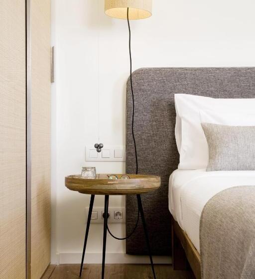 اتاق استاندارد با چشم‌انداز دریا, Hostal Empúries