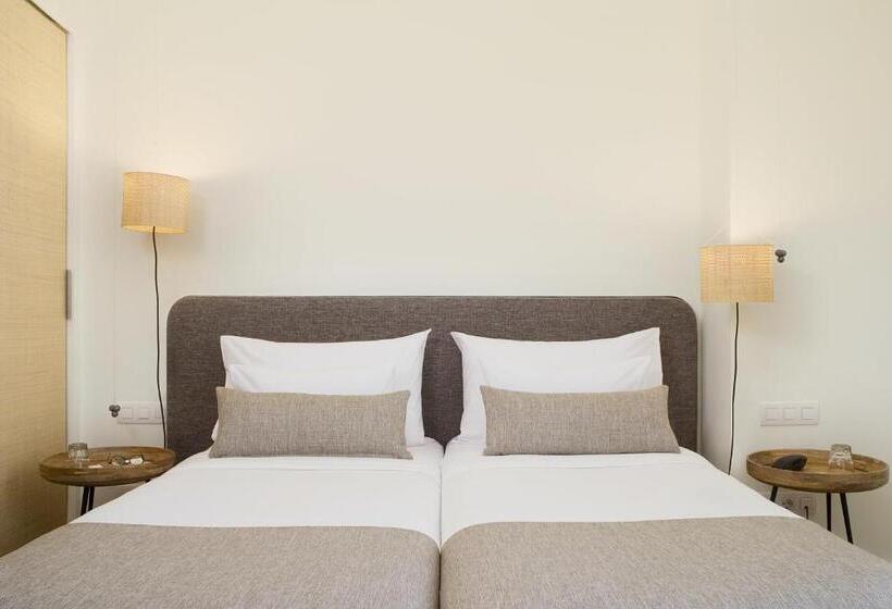 اتاق استاندارد با چشم‌انداز دریا, Hostal Empúries