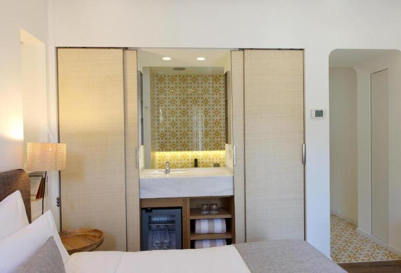 اتاق استاندارد با چشم‌انداز باغ, Hostal Empúries