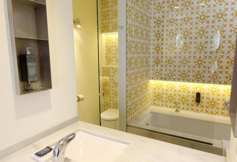 اتاق استاندارد با چشم‌انداز باغ, Hostal Empúries