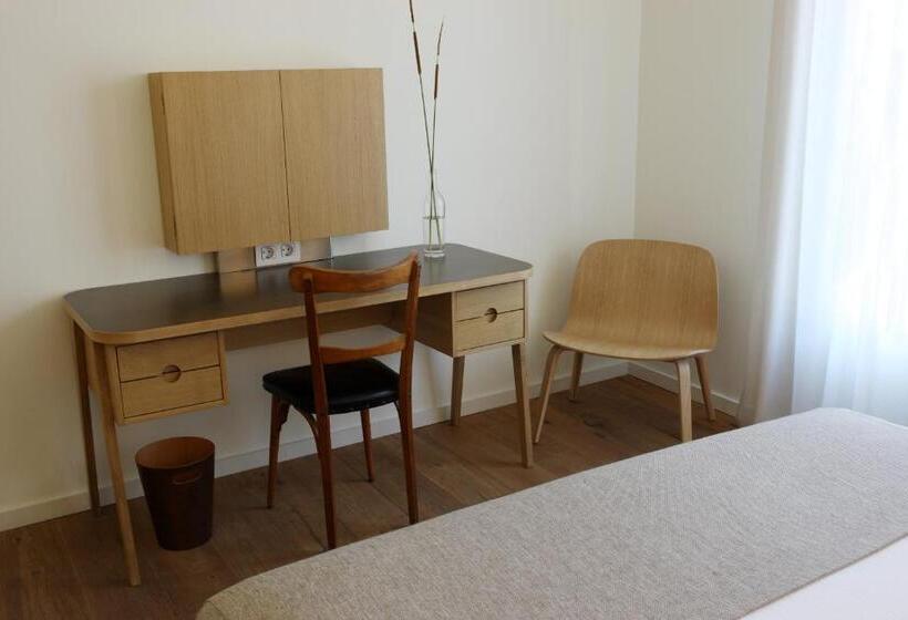 اتاق استاندارد با چشم‌انداز باغ, Hostal Empúries