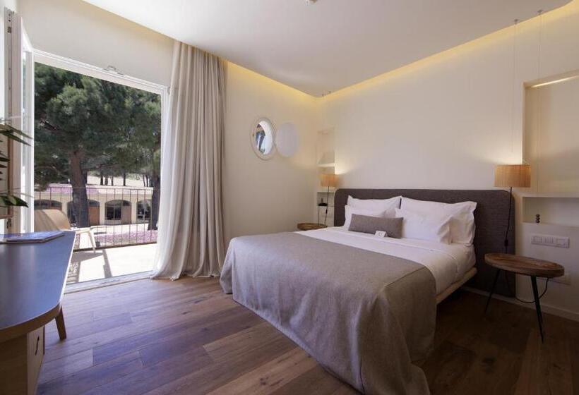 اتاق استاندارد با بالکن و چشم‌انداز باغ, Hostal Empúries