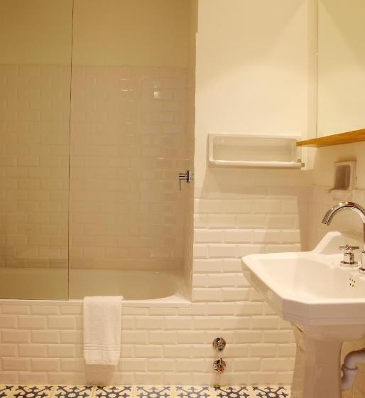 اتاق استاندارد با بالکن و چشم‌انداز دریا, Hostal Empúries