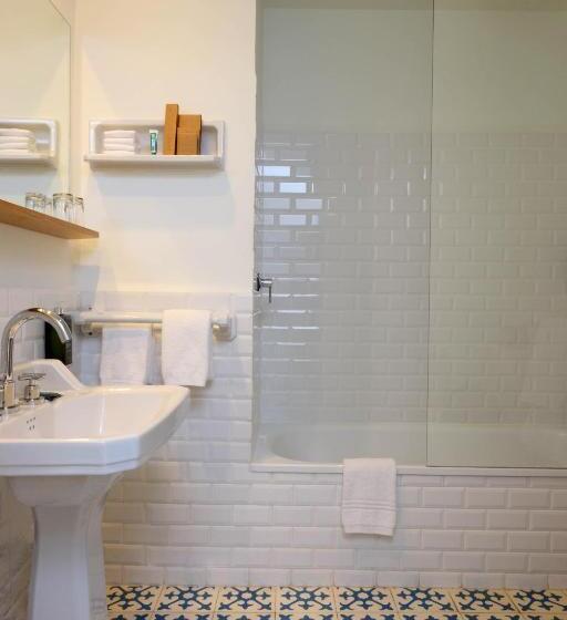 اتاق استاندارد با بالکن و چشم‌انداز دریا, Hostal Empúries