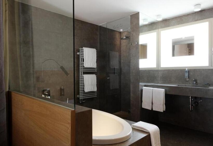 اتاق سوپریور با چشم‌انداز باغ, Hostal Empúries