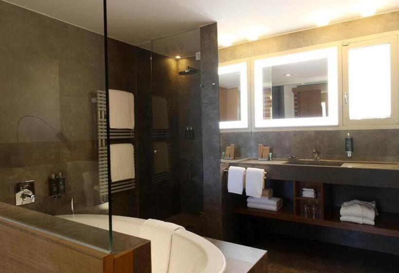 اتاق سوپریور با چشم‌انداز باغ, Hostal Empúries