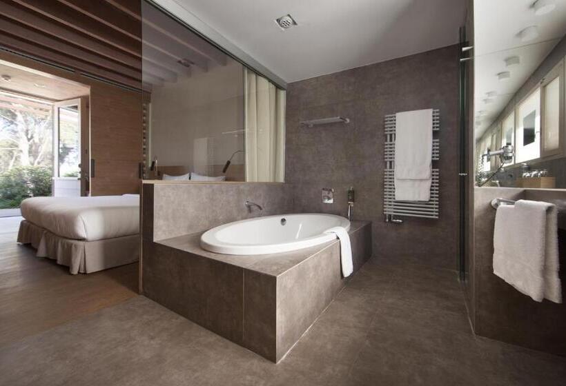 اتاق سوپریور با چشم‌انداز باغ, Hostal Empúries