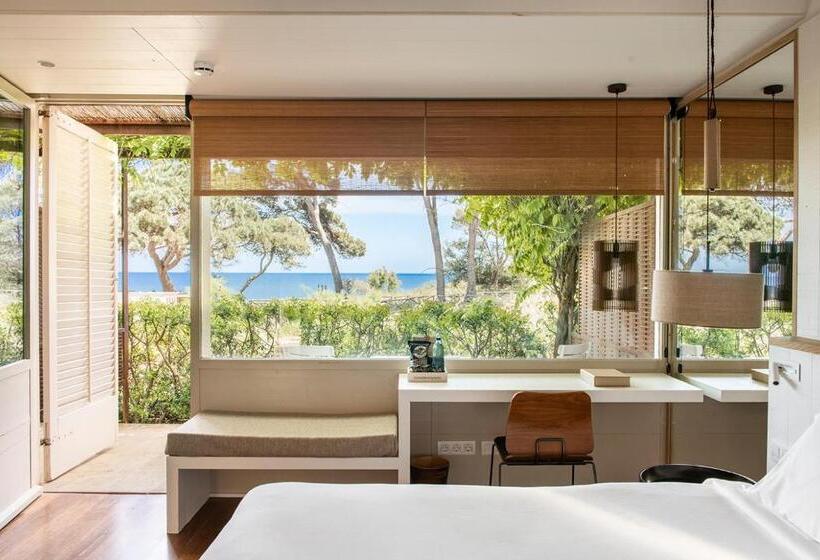 اتاق سوپریور با چشم‌انداز دریا, Hostal Empúries