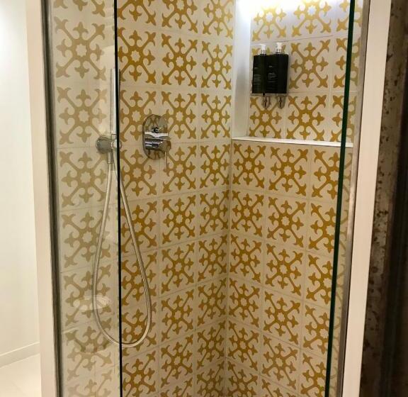 اتاق استاندارد, Hostal Empúries