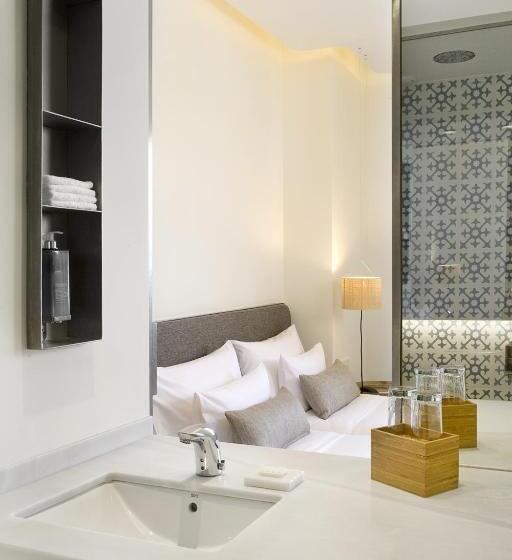 اتاق استاندارد با چشم‌انداز دریا, Hostal Empúries