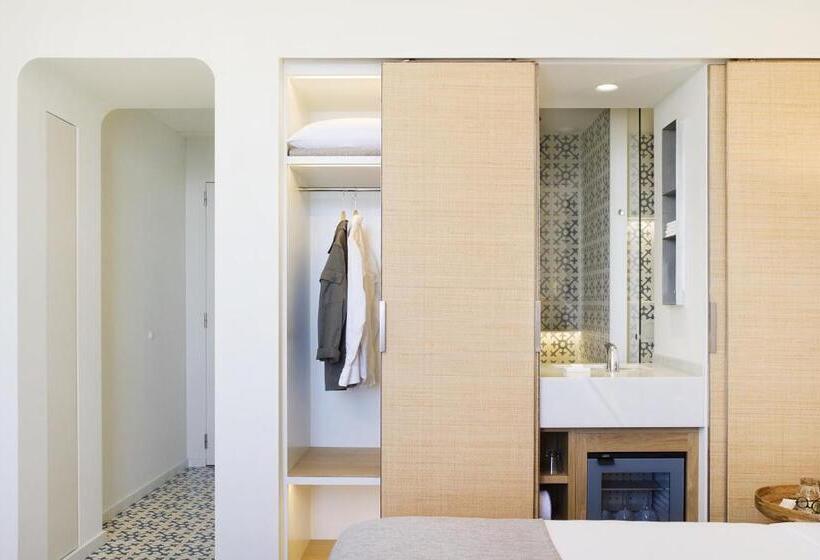 اتاق استاندارد با چشم‌انداز دریا, Hostal Empúries