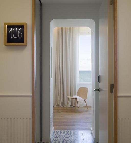 اتاق استاندارد با چشم‌انداز دریا, Hostal Empúries